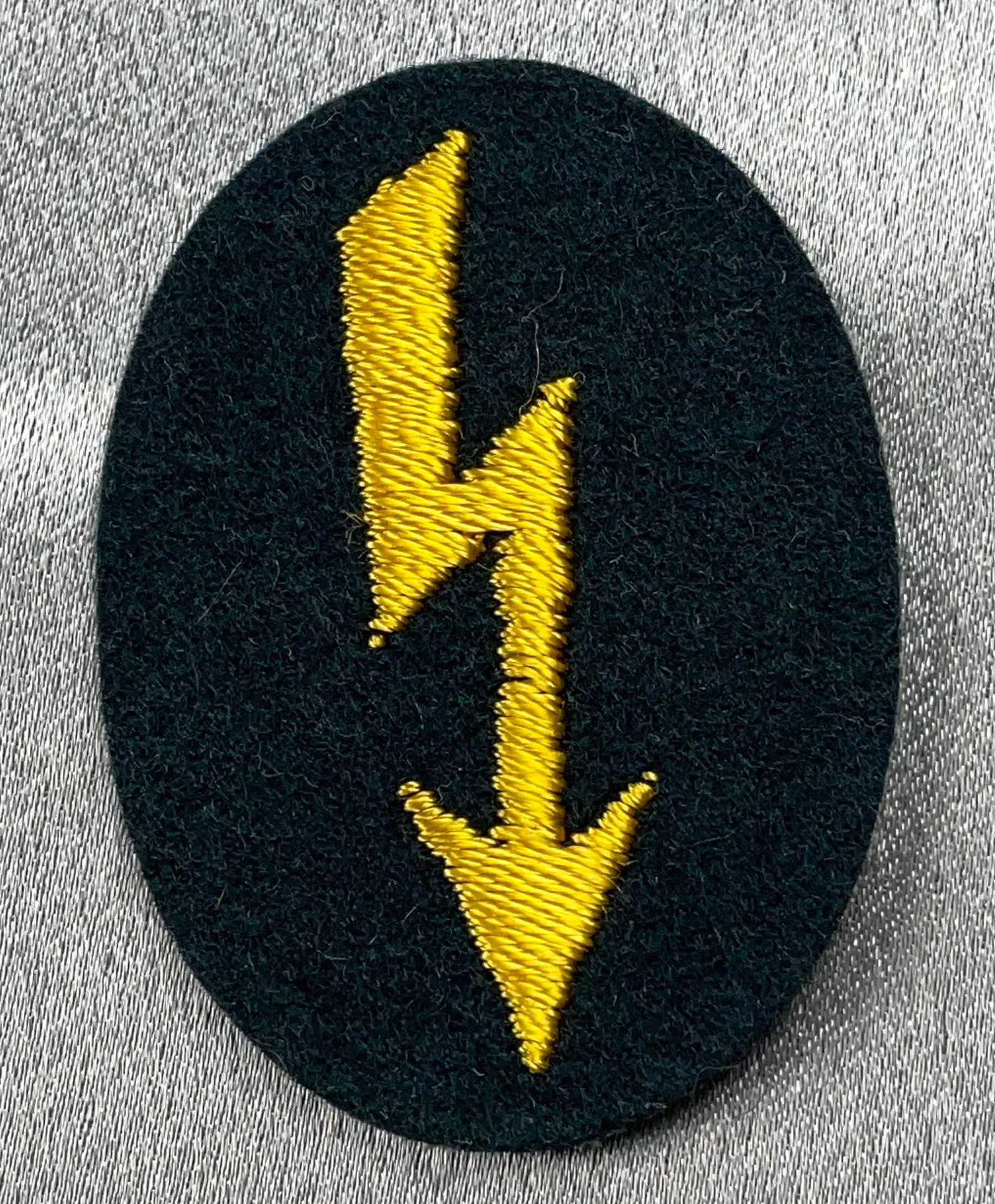 Cavalry Signals Personnel\'s Trade Badge #15915 