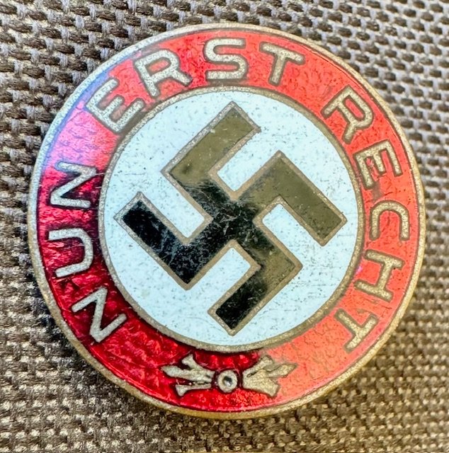 Nun Erst Recht Badge #18287 