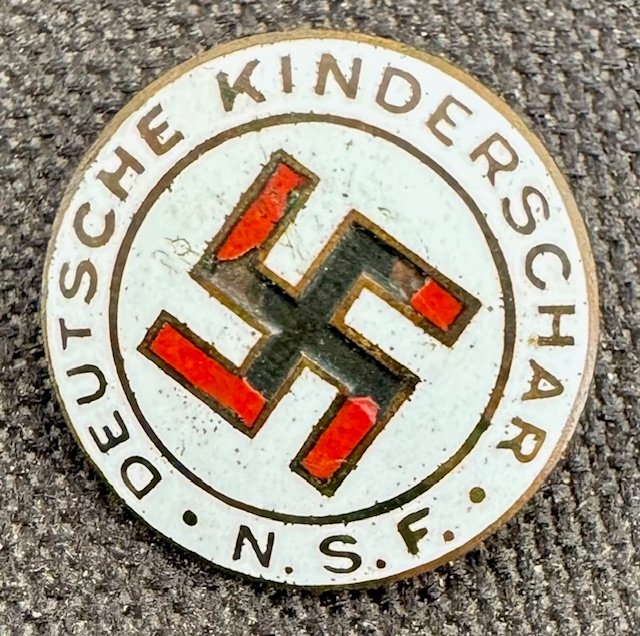 Nationalsozialistische Frauenschaft Deutsche Kinderschar Abzeichen #17996 