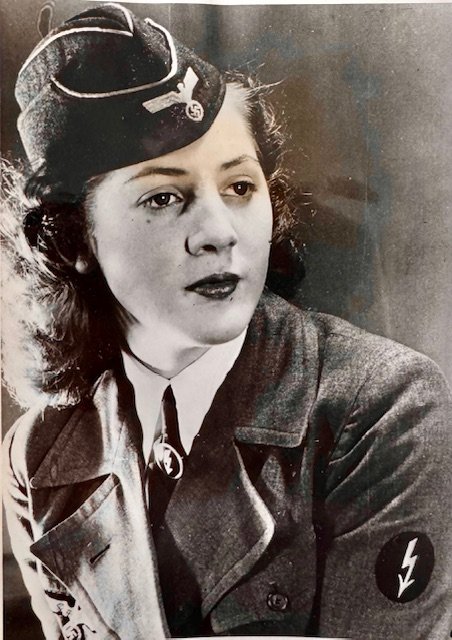 Female Army Signals Assistant #18727 