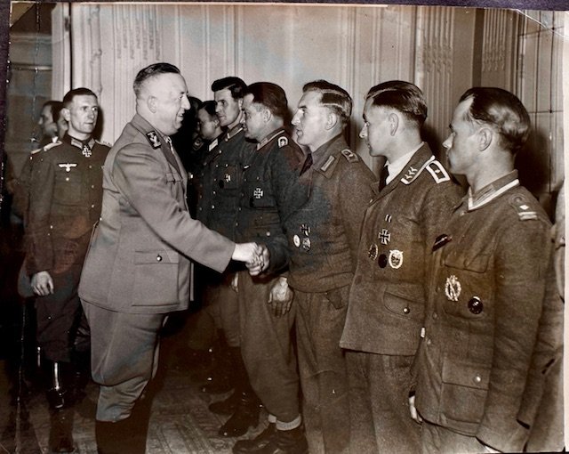 Deputy Gauleiter Schach greeting fighters from the Cassino front in Berlin #18886 