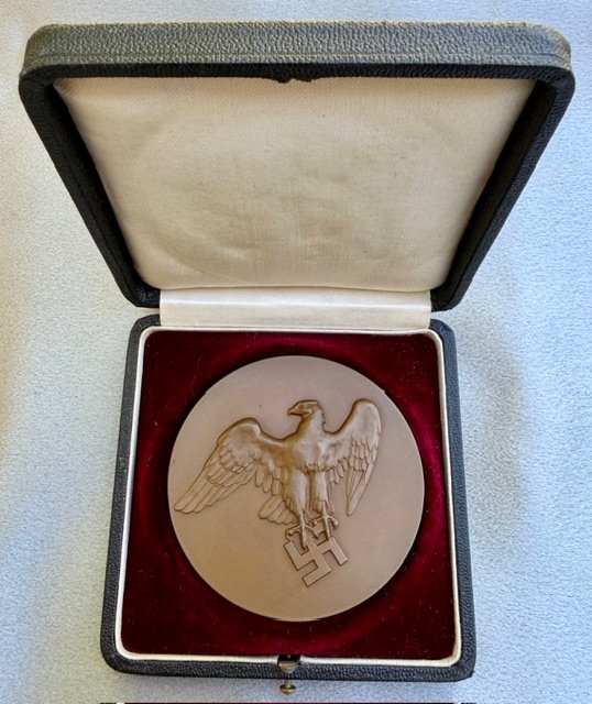 Animal Breeding Table Medallion #20079 