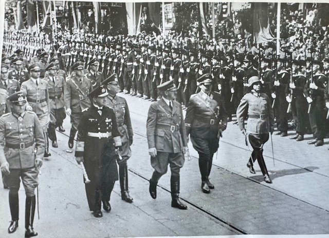 Hitler at the 1940 Victory Parade #19396 