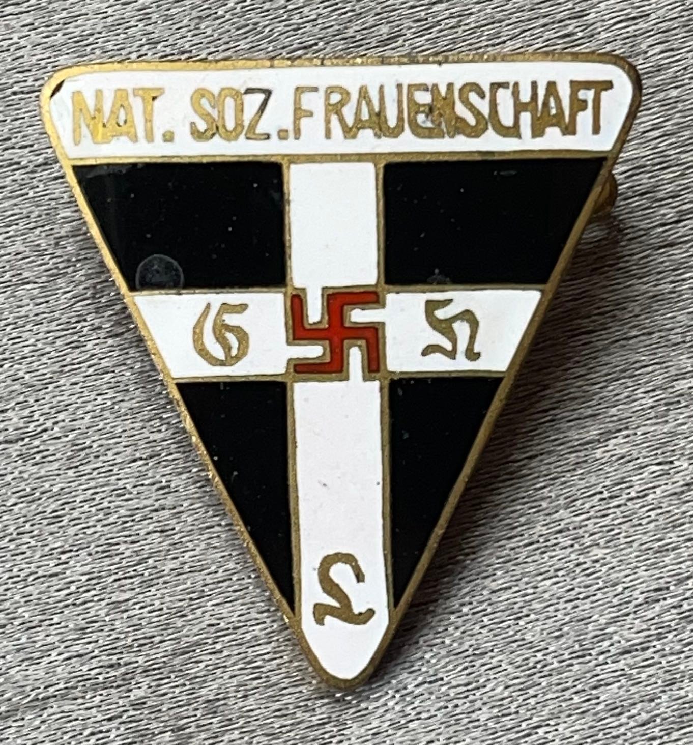 NSDAP Frauenschaft  Badge #15683 