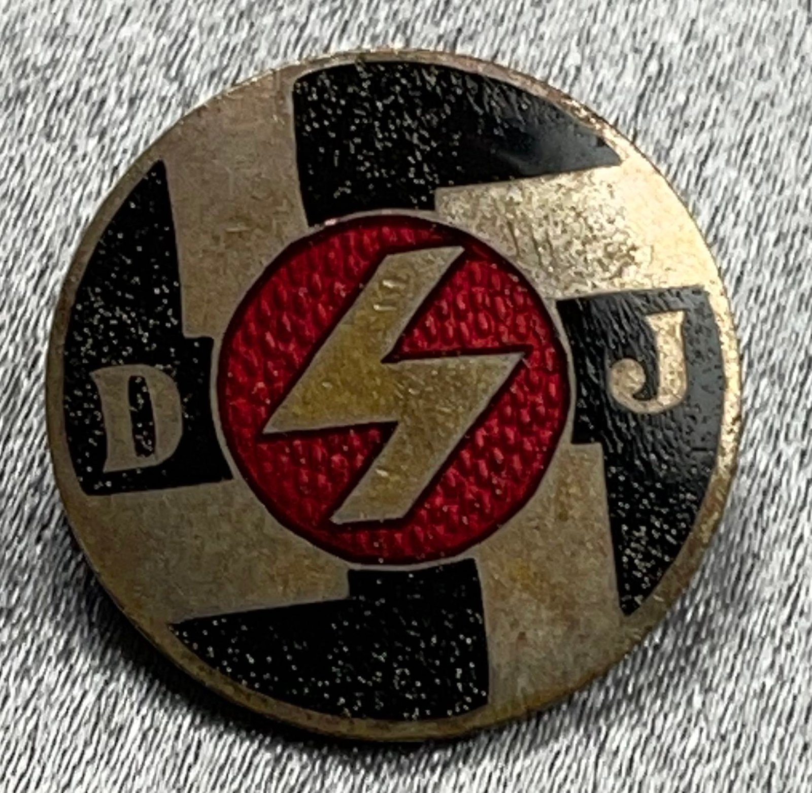 Deutsches Jungvolk Membership Badge #15495 