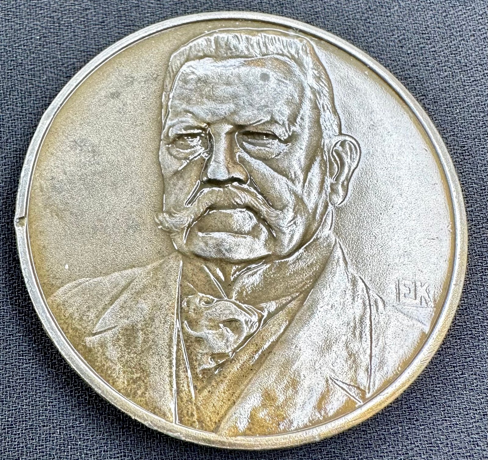 Hindenburg Medallion #16817 