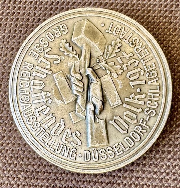 Grosse Reichsausstellung Düsseldorf Schlageterstadt Schaffendes Volk 1937 Tinnie #20028 