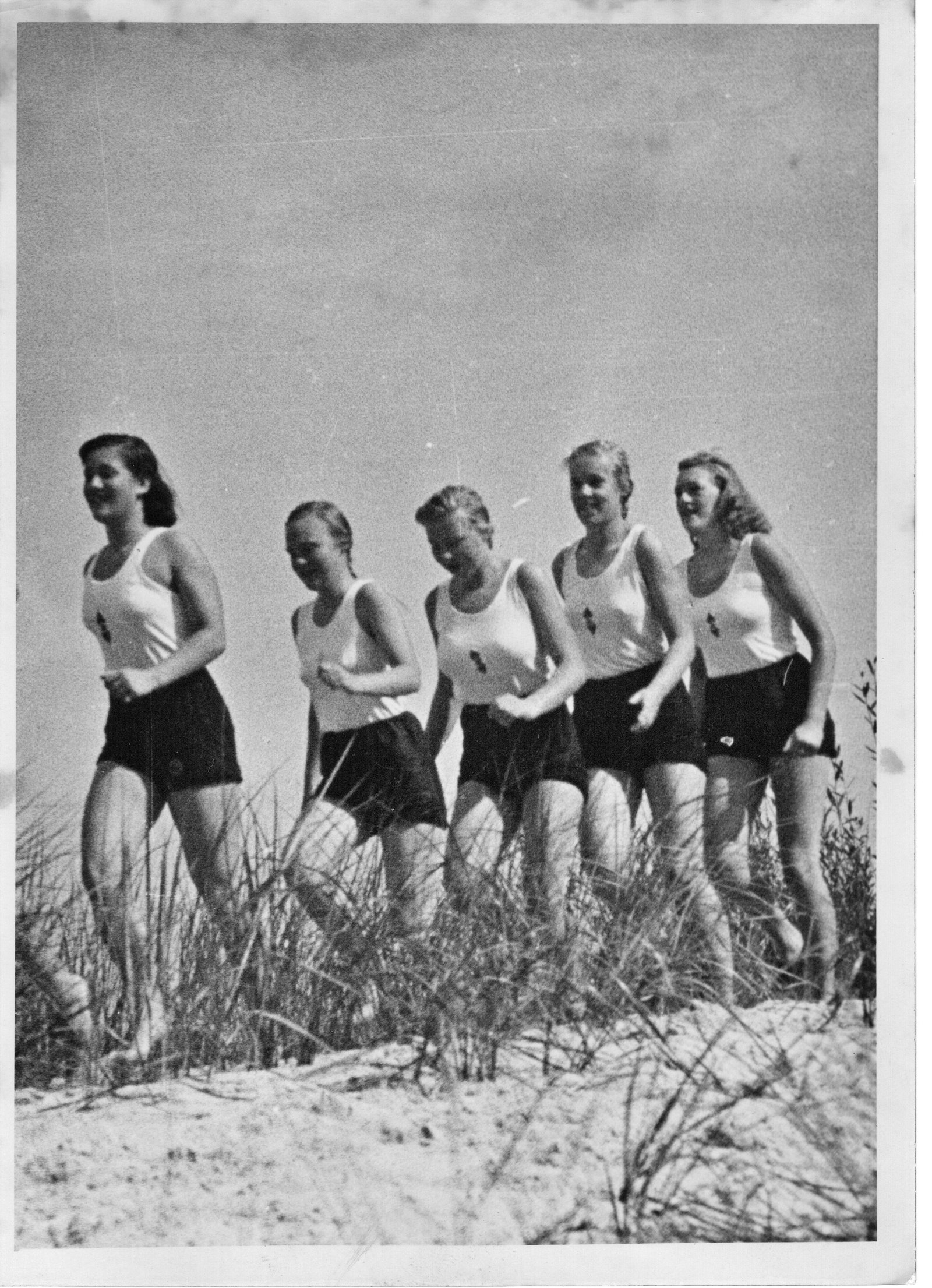 HJ Female Youth Period Photo #17493 