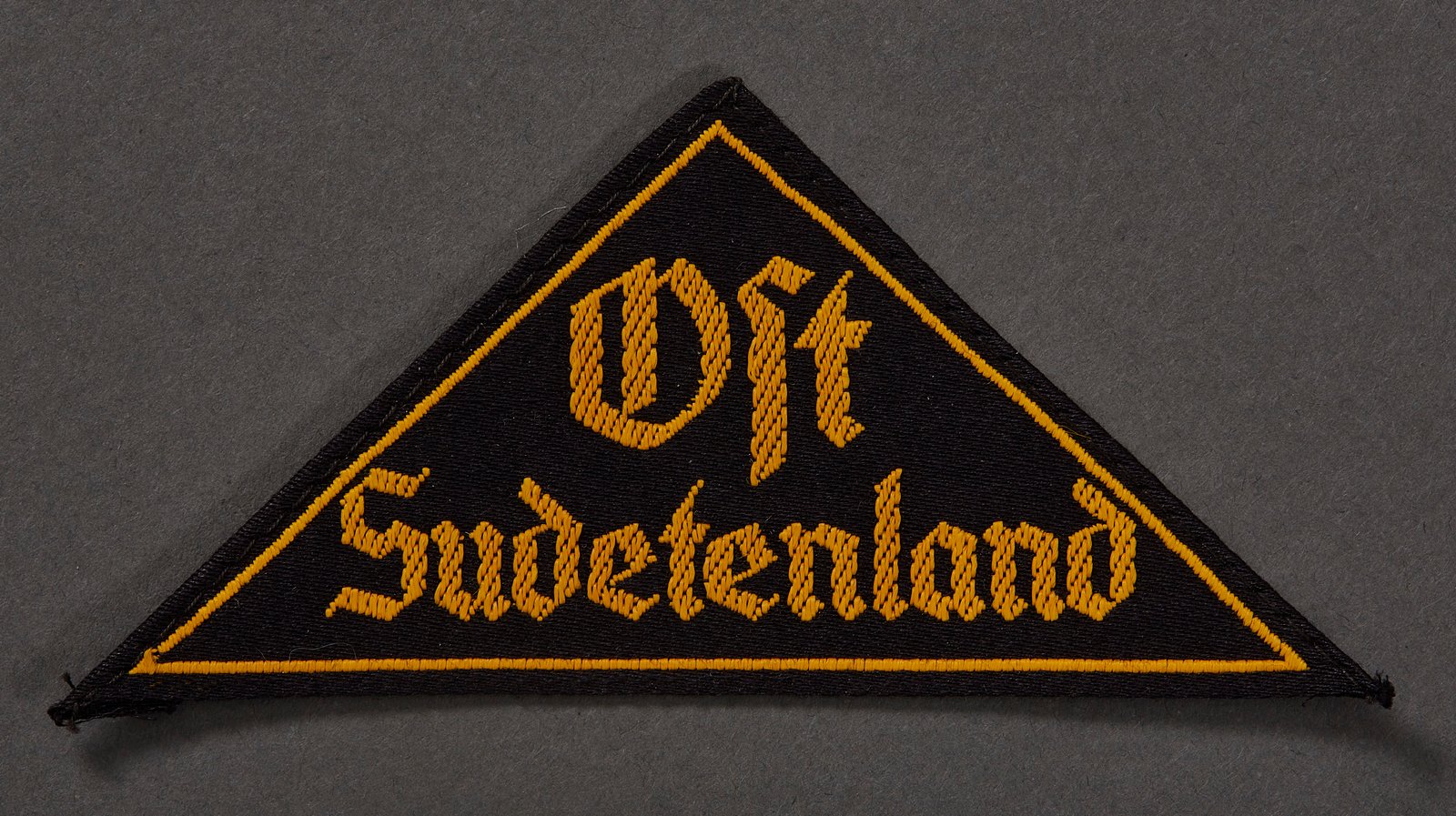 HJ Ost Sudetenland District Sleeve Triangle #16123 