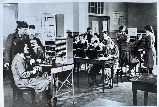 Female Army Signals Assistants #18728 