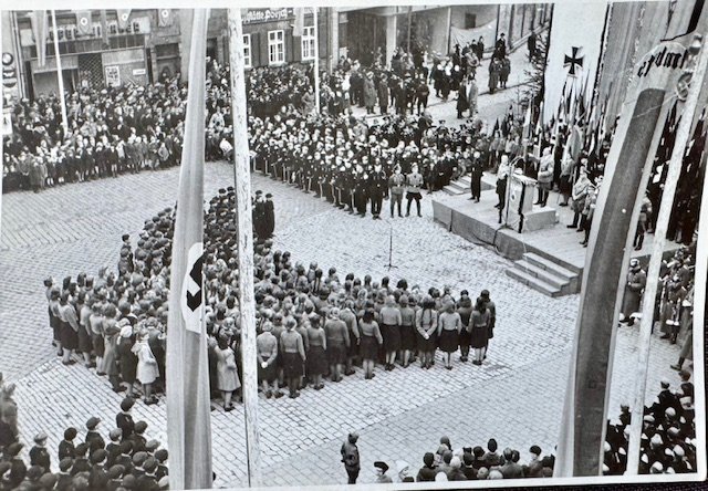 Political Leader speaking photo #18692 