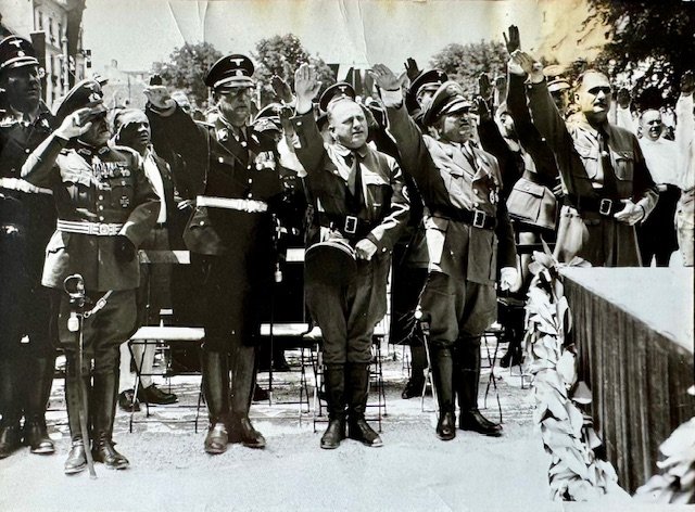 Hess and Ley Photo #18482 