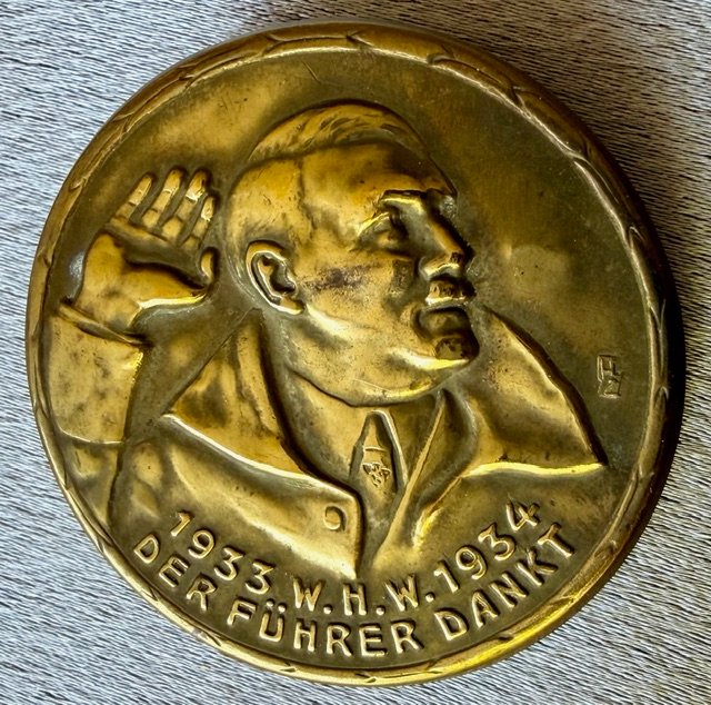 Adolf Hitler WHW Dankt Badge #20466 