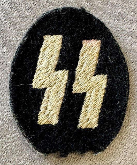 SS Breast Insignia for Helferin #18552 