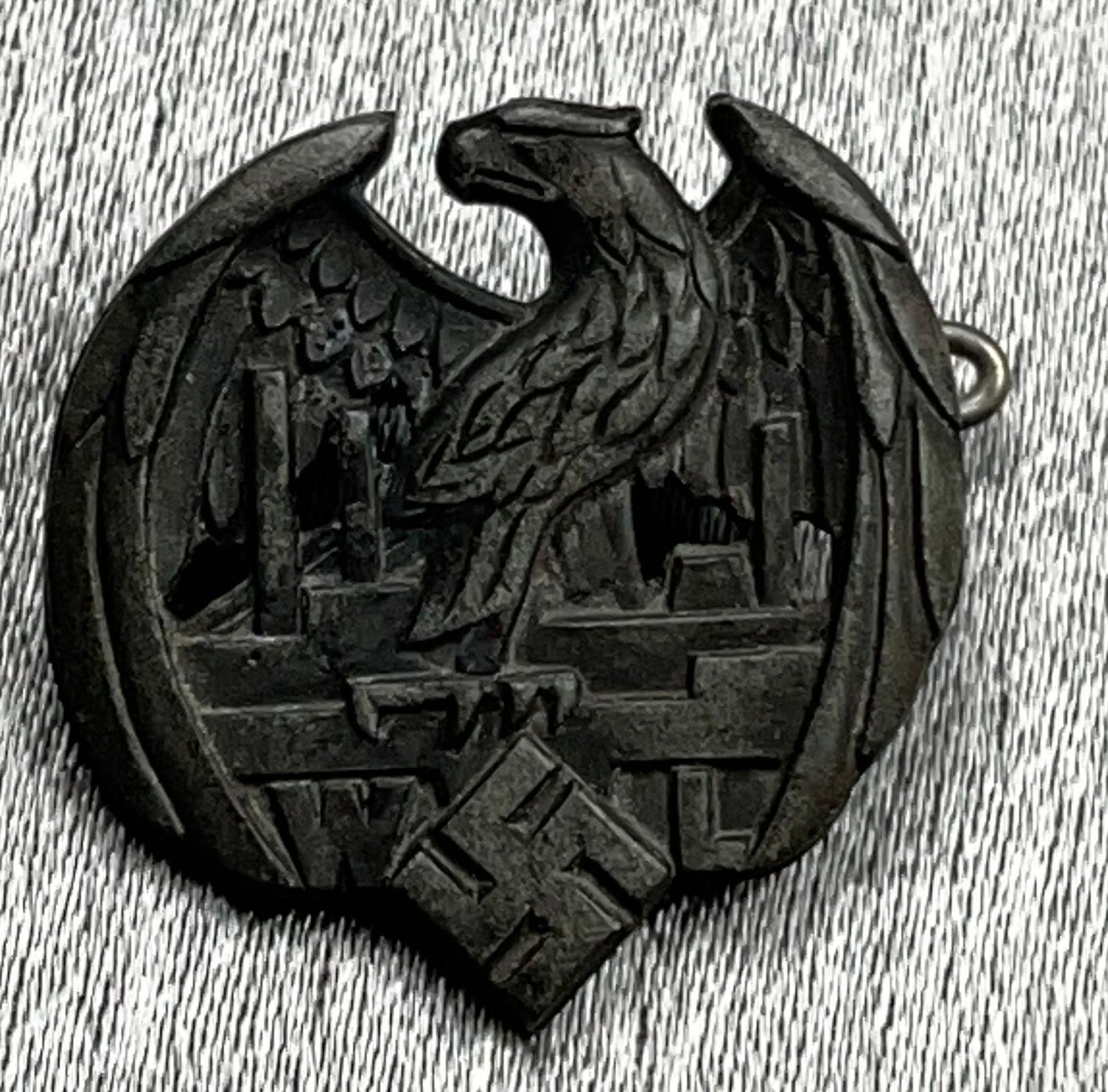 Deutsche WL Factory Badge #15481 