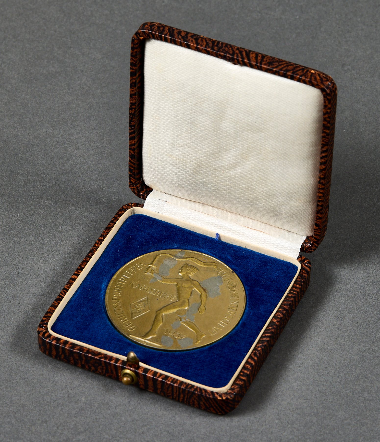 Hitler Youth Table Medal #21496 