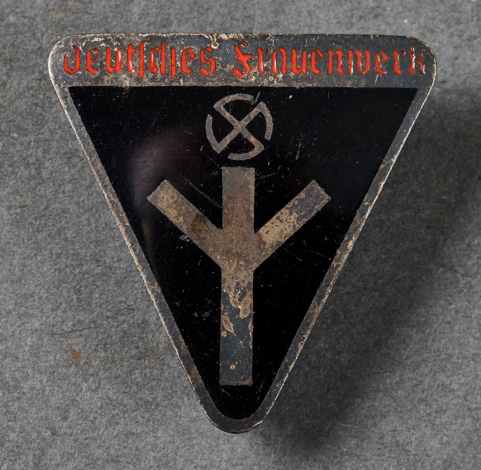 Deutsches Frauenwerk Badge #21736 