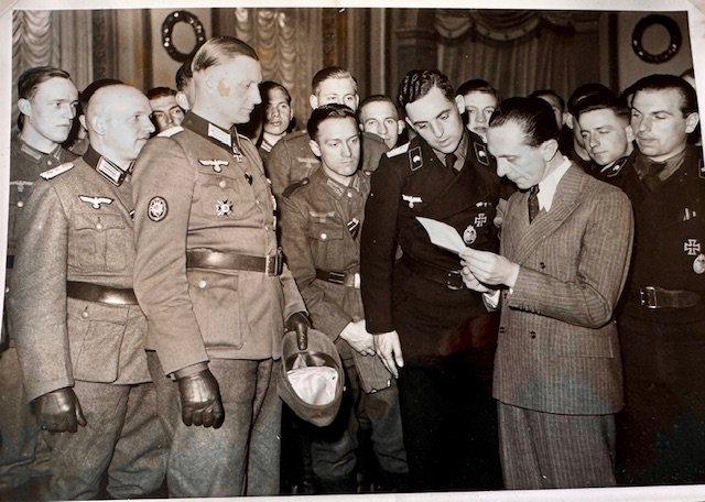 Reichsminister Dr. Josef Goebbels congratulating Crete soldiers #18911 
