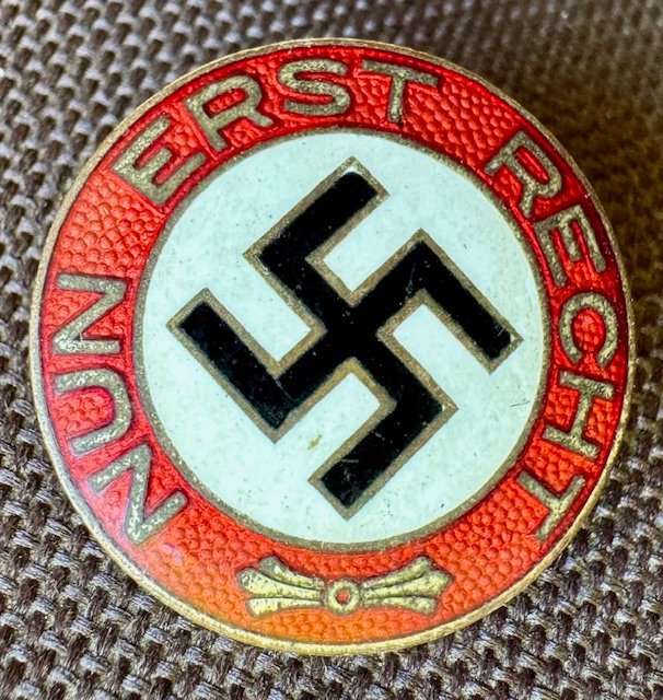 Nun Erst Recht Badge #19180 