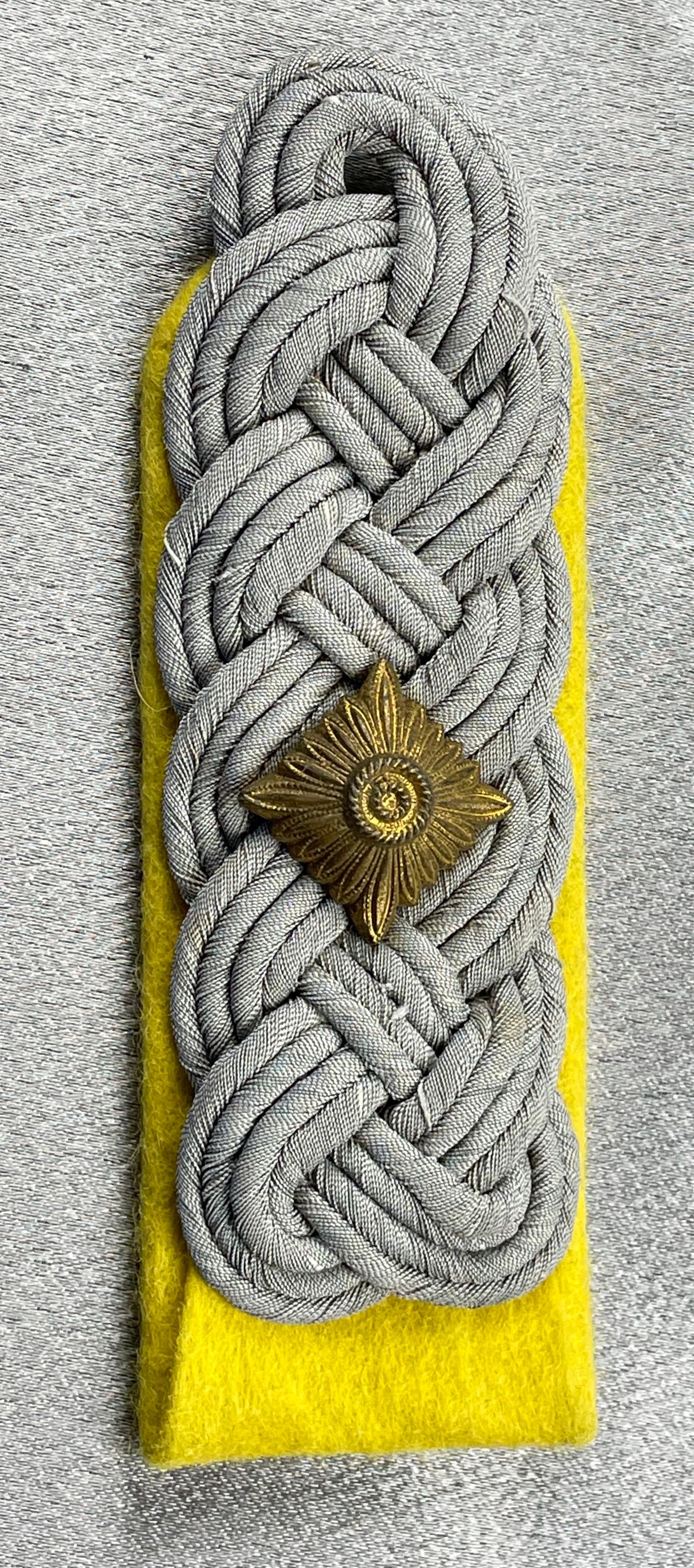 Signals Oberstleutnant Shoulder Board #15928 