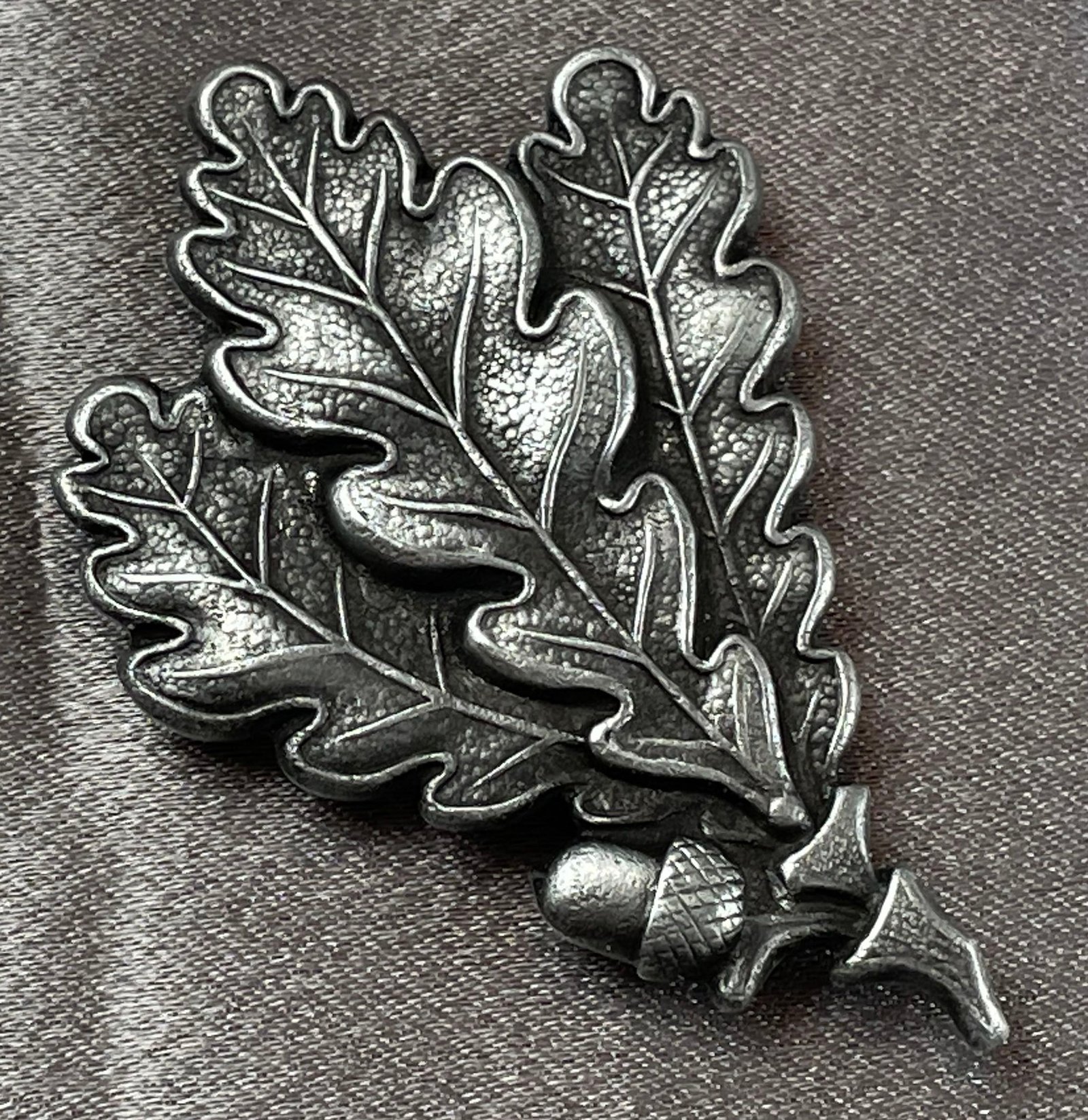 Jager Oakleaf Cap Insignia #15313 