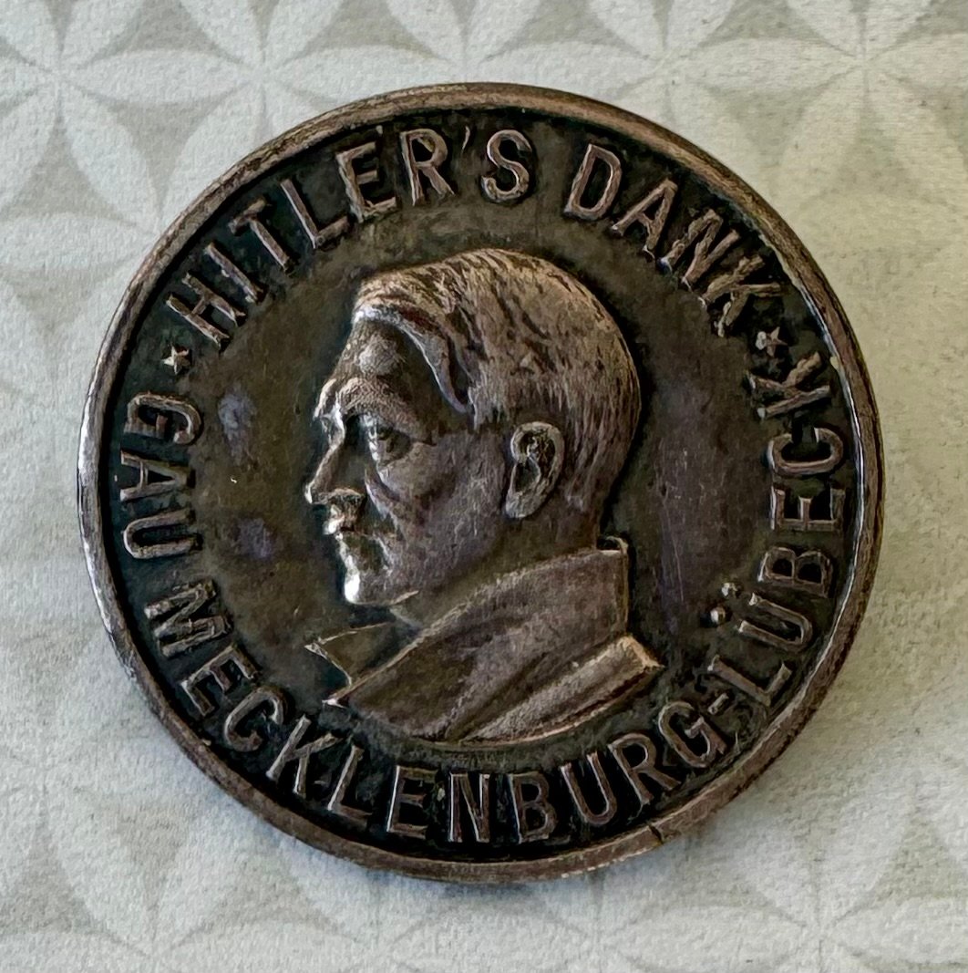 Hitler\'s Dank Gau Mecklenburg Lübeck Pin #17889 