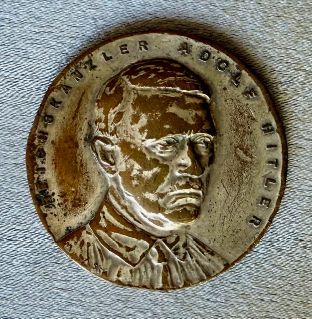 Reichskanzler Adolf Hitler Medallion #20458 