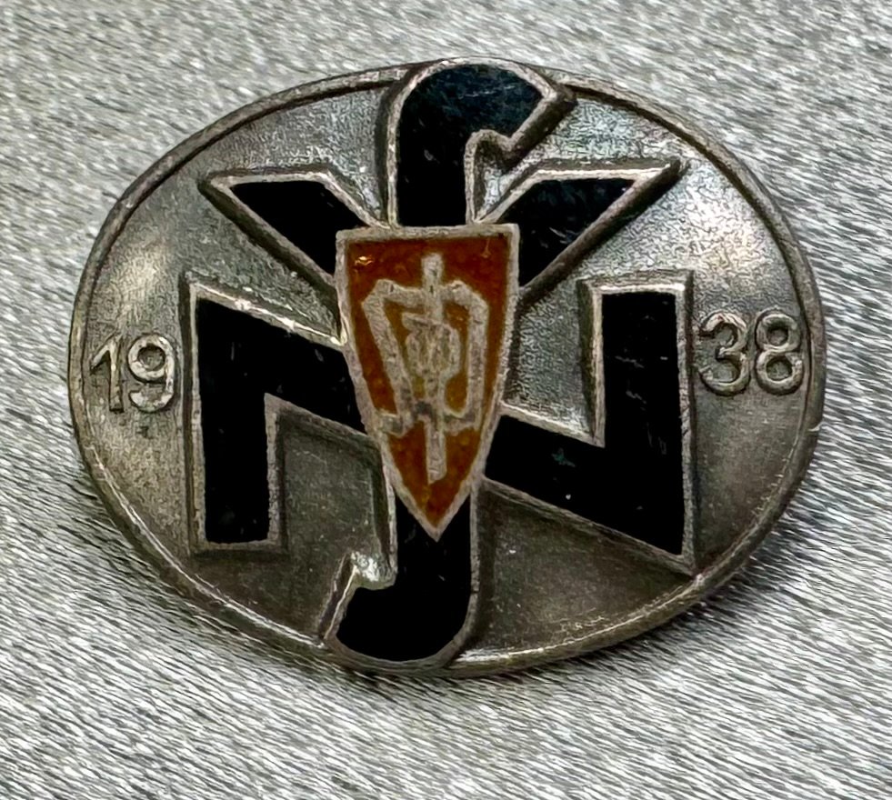 Sudetendeutsches Hilfswerk Abzeichen #18013 