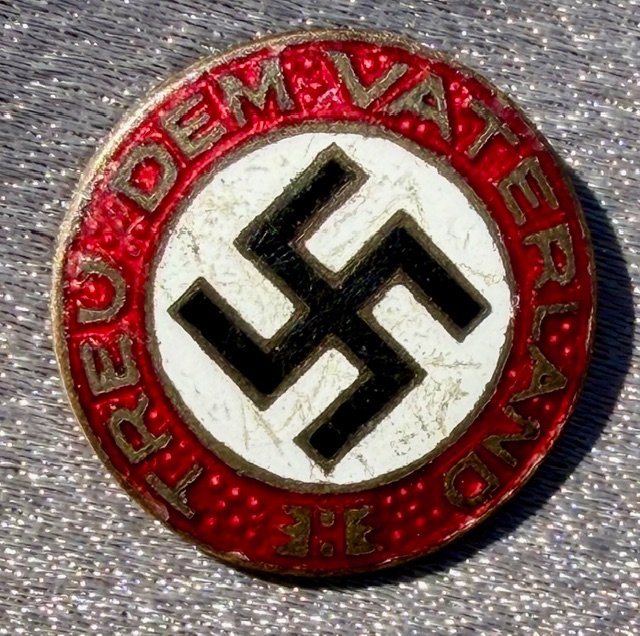 Treu dem Vaterland Slogan Badge #20067 