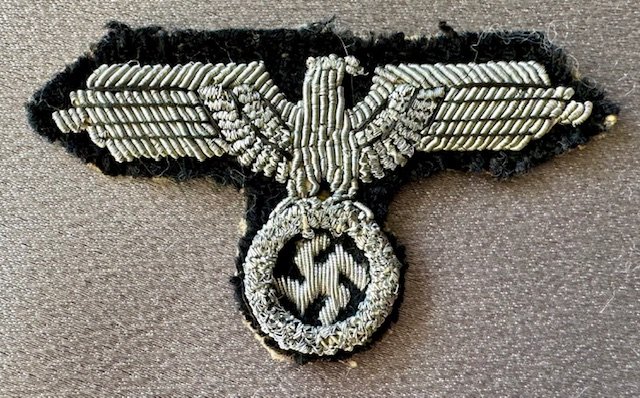 SS Officer\'s Cap Insignia #18555 