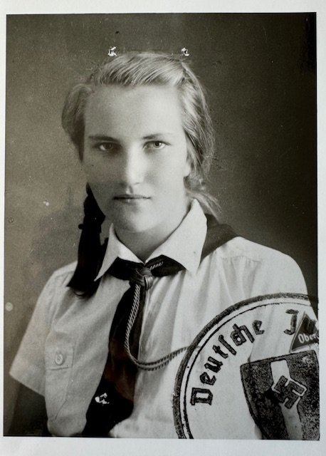 BDM Girl wearing Oberzips Insignia #18278 