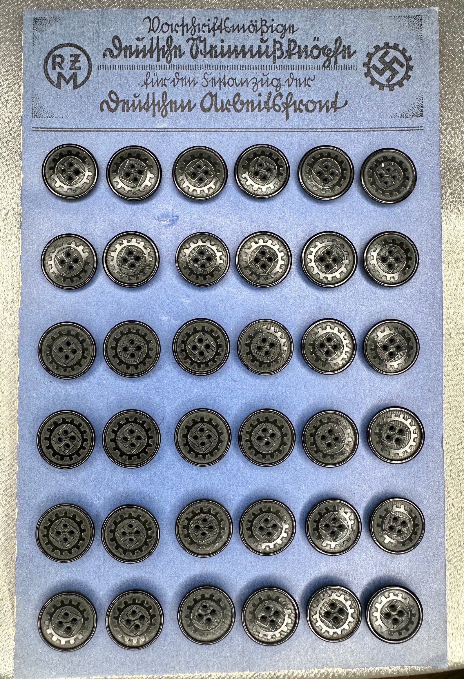 DAF Plastic Buttons #16989 